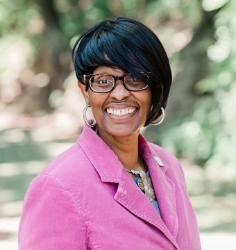 Headshot of Lisa Hall